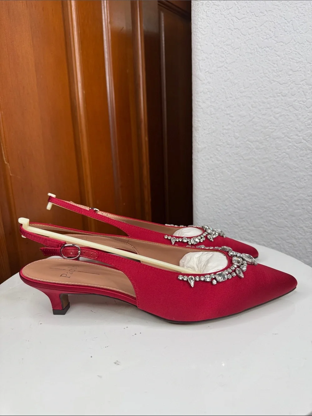 LINEA PAOLO CRYSTAL EMBELLISHED RED SATIN SLINGBACK KITTEN HEELS NIB SIZE 9.5